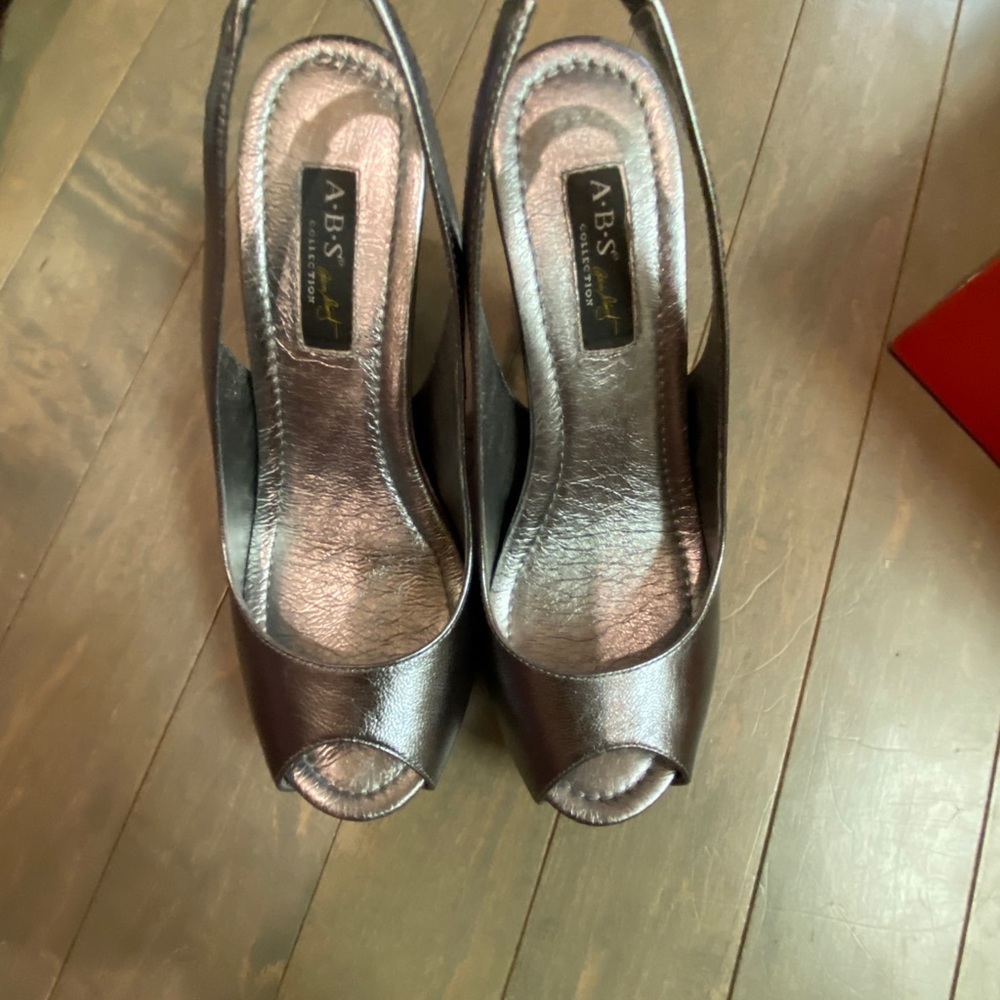 abs allen schwartz silver platform size 7